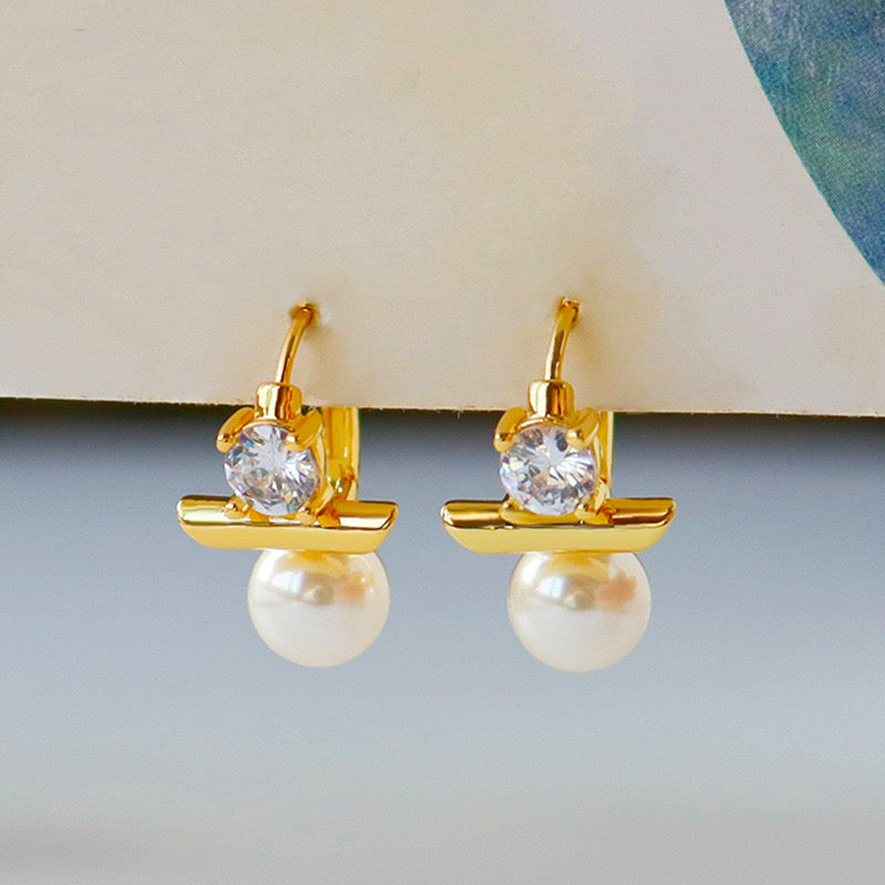 Luxury Zircon Pearl Earrings – Elegant & Versatile Design