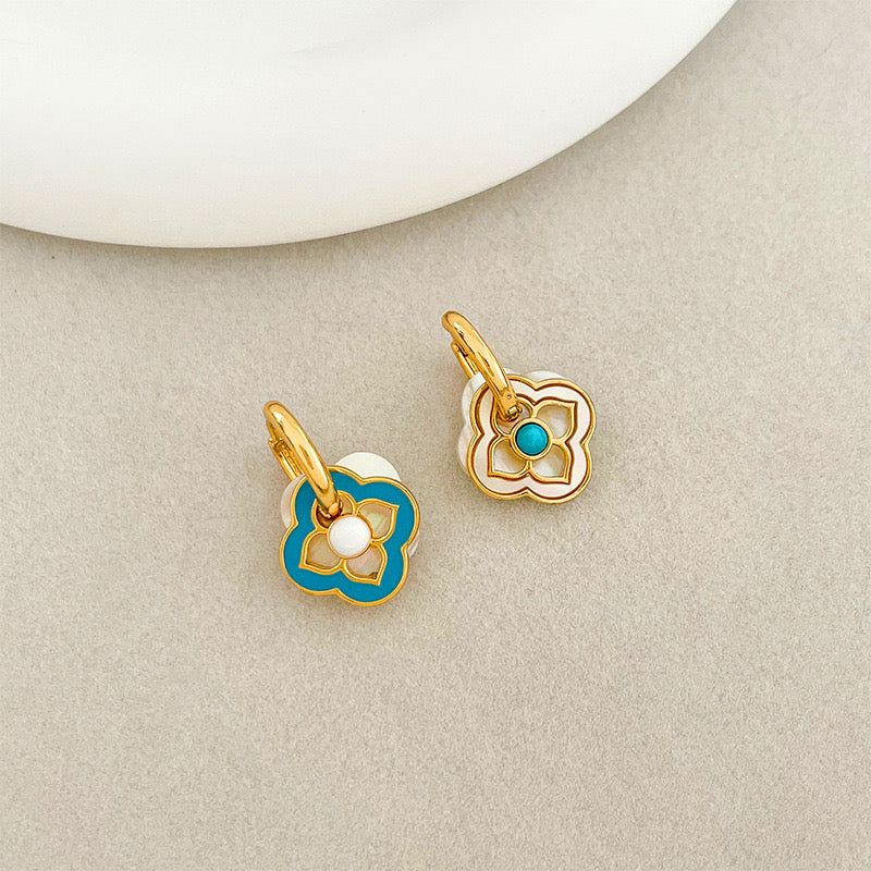 Modern Chinese Shell Clover Earrings – Elegant and Chic Design