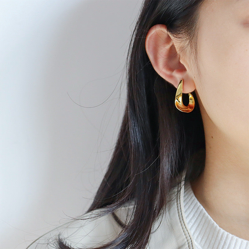 Minimalist Luxury Metal Earrings – Vintage & Elegant Design